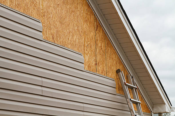 Professional Fiber Cement Siding technician working in Fountain, NC